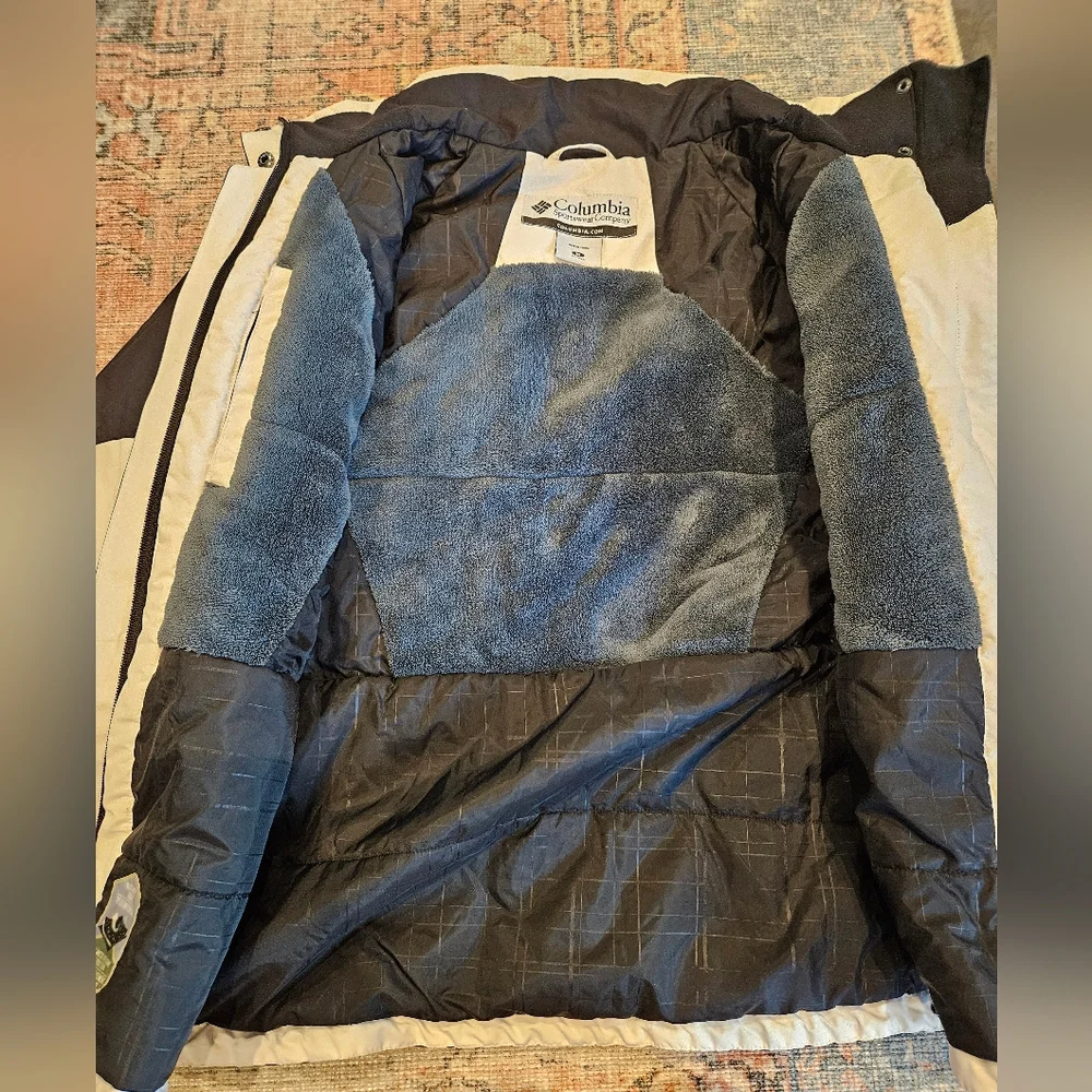 Women's Columbia Winter Jacket - Picture 2 of 4